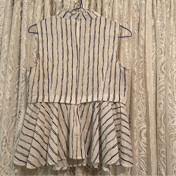 Ci Sono peplum sleeveless blouse. 100% cotton. White with blue pin stripes. - Picture 3 of 5